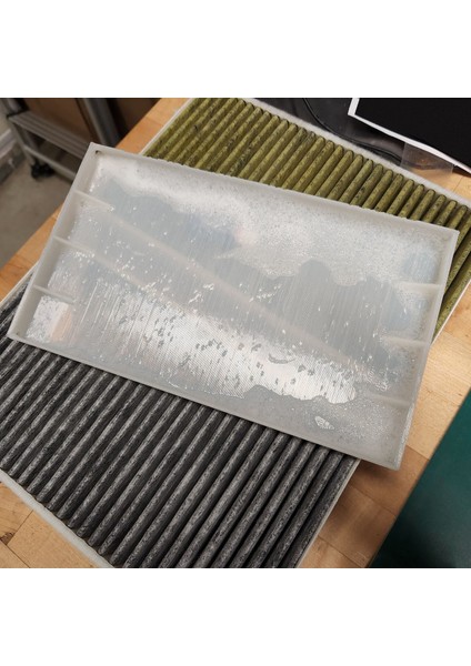 Tesla Model 3 / Y Evaporatör Bobin Temizleyici Kaput (Dikey Baskı) (Plastik Aparattır!!!)