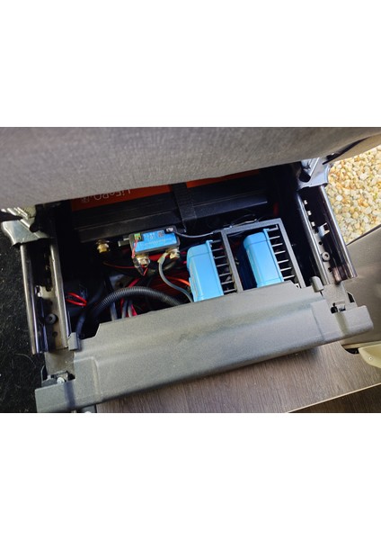 Ford Transit Döner Koltuk Konsolu Için Dual Victron Mppt 100/20 Bracket (Plastik Aparattır!!!) modelleri