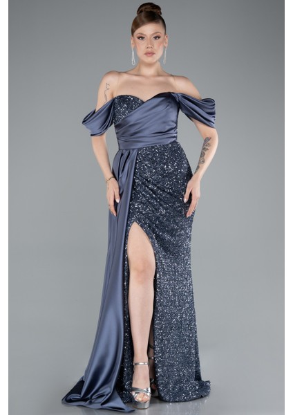 Kayık Yaka Yırtmaçlı Kuyruklu Uzun Pullu Abiye ABU4085