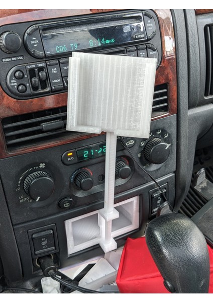 1999 - 2004 Jeep Grand Cherokee (Wj) 'de Cubby'yi Kullanarak Cep Telefonu Montajı (Plastik Aparattır!!!)