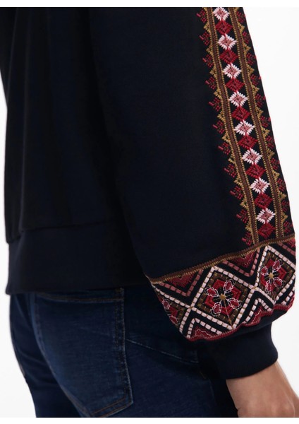 Bisiklet Yaka Baskılı Siyah Kadın Sweatshırt 25SWSK25