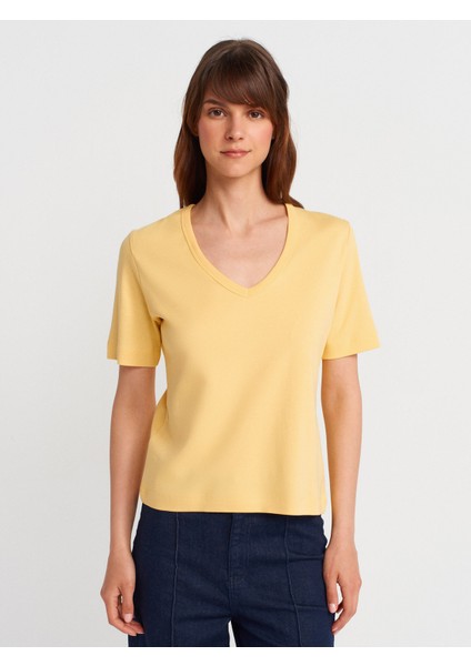31840 V Yaka Kısa Kollu T-Shirt-Sarı