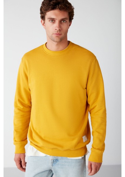 Travis Erkek Yumuşacık Kumaşlı Regular Fit Yuvarlak yakalı Safran Sarı Sweatshirt