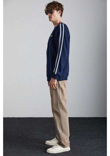 Brıstol Erkek 3 Iplik Içi Şardonlu Regular Sırt Baskı Detaylı Kol Şeritli Lacivert Sweatshirt fırsatları