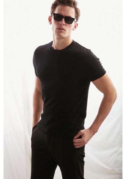 Jeremy Erkek Slim Fit Triko Görünümlü Kumaşlı Triko Yakalı Kalın Dokulu Siyah T-Shirt fırsatları