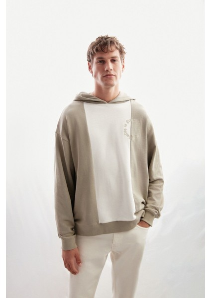 Tımothy Erkek Kontrast Parçalı Nakışlı Kapüşonlu Açık Haki Sweatshirt modelleri