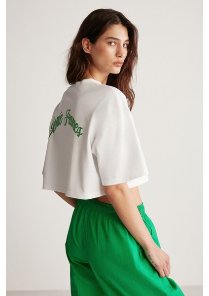 Carıssa Kadın Bisiklet Yaka Baskı Detaylı Crop Beyaz T-Shirt indirimleri