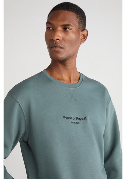 Olıvıer Erkek Regular Fit Önü Nakışlı Yeşil Sweatshirt