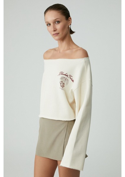 Carıbou Kadın Asimetrik Yakalı Şardonsuz Tek Omzu Açık Baskılı Ekru Sweatshirt