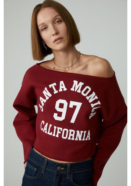 Asly Kadın Asimetrik Yakalı Şardonsuz Tek Omzu Açık Baskılı Bordo Sweatshirt