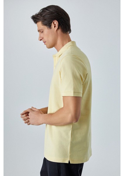 Zeke Erkek Polo Yaka Relaxed Fit Patlı Düğmeli Kısa Kollu Sarı T-Shirt fırsatları