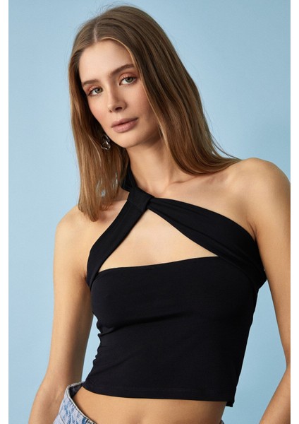 Ujeran Kadın Asimetrik Yaka Slim Fit Kolsuz Siyah Bluz fırsatları