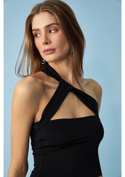 Ujeran Kadın Asimetrik Yaka Slim Fit Kolsuz Siyah Bluz indirimleri