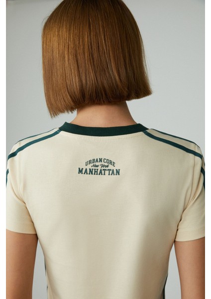 Yeıdy Kadın Slim Baskılı Kısa Kol Asimetrik Yaka Bej T-Shirt