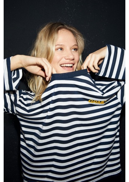 Kıele Kadın Bisiklet Yaka Oversize Lacivert / Beyaz T-Shirt