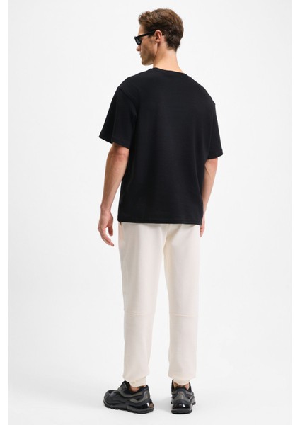 CODY Erkek Regular Fit Özel Dokulu Kalın Kumaşlı Önü Nakış Ve Baskılı Organik Pamuklu Siyah T-Shirt
