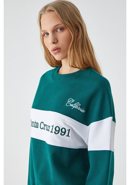 Nınoska Kadın Oversize Fit Nakış Detaylı Uzun Kollu Bisiklet Yaka Beyaz / Yeşil Sweatshirt fırsatları