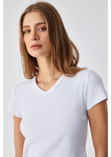 Masroutı Kadın Slim Kısa V Yaka Kısa Kol Beyaz T-Shirt fırsatları