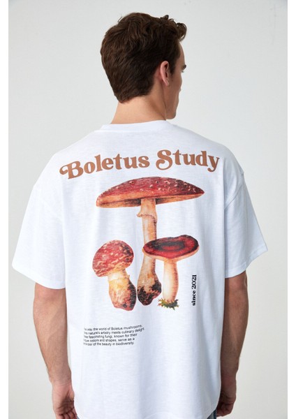 Boletus Erkek Baskı Detaylı Organik Pamuk Oversize Bisiklet Yaka Kısa Kol Beyaz T-Shirt