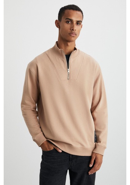 Bılboan Erkek Organik Pamuklu Içi Polarlı Fermuar Dik Yaka Sırt Yazı Baskılı Bej Sweatshirt