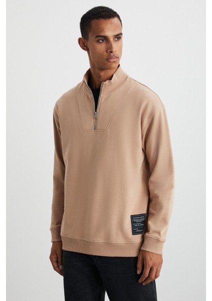 Bılboan Erkek Organik Pamuklu Içi Polarlı Fermuar Dik Yaka Sırt Yazı Baskılı Bej Sweatshirt modelleri