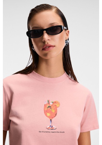 IVONNE Kadın Cocktail Baskı Desenli Kısa Kollu Organik Pamuklu Bisiklet Yaka Crop Pembe T-Shirt modelleri