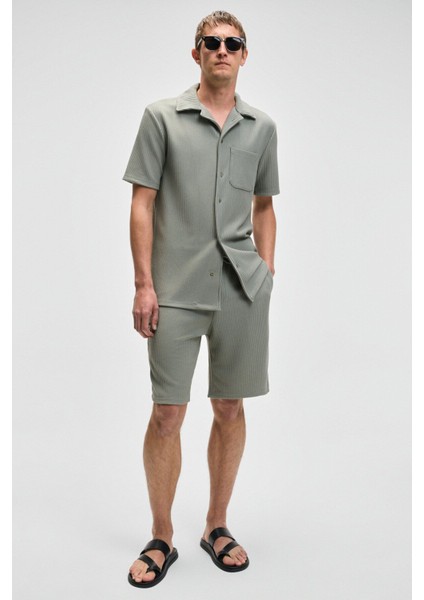 Malyes Erkek Beli Lastikli Kordonlu Yanda Çift Arkada Tek Cepli Relaxed Fit Haki Şort & Bermuda