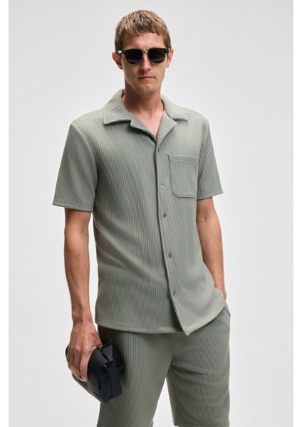 Malyes Erkek Beli Lastikli Kordonlu Yanda Çift Arkada Tek Cepli Relaxed Fit Haki Şort & Bermuda