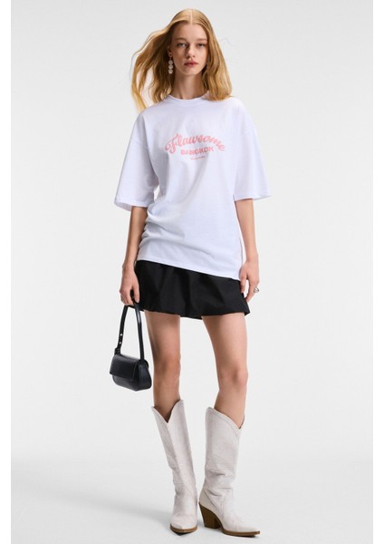 KAROLISKA Kadın %100 Pamuk Oversize Fit Kısa Kollu Yuvarlak Yaka Beyaz T-Shirt fiyatları