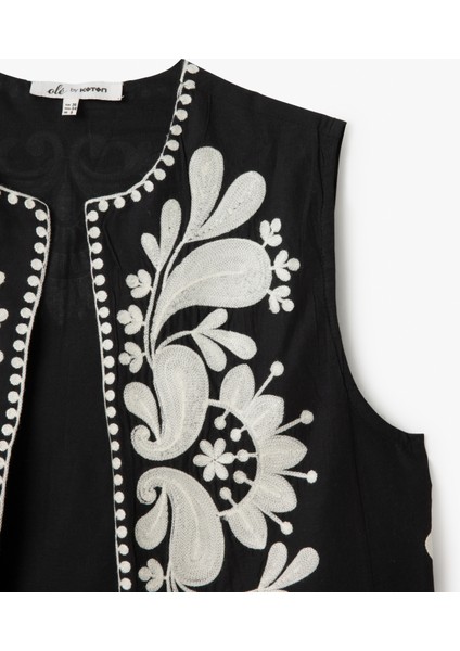 Aplike Nakışlı Bisiklet Yaka Kolsuz Crop Yelek indirimleri