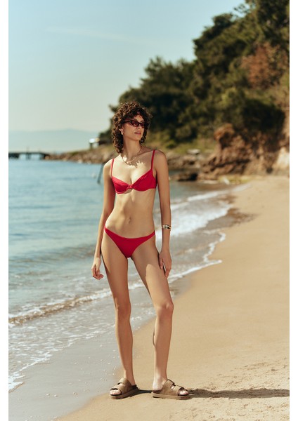Üçgen Bikini Altı