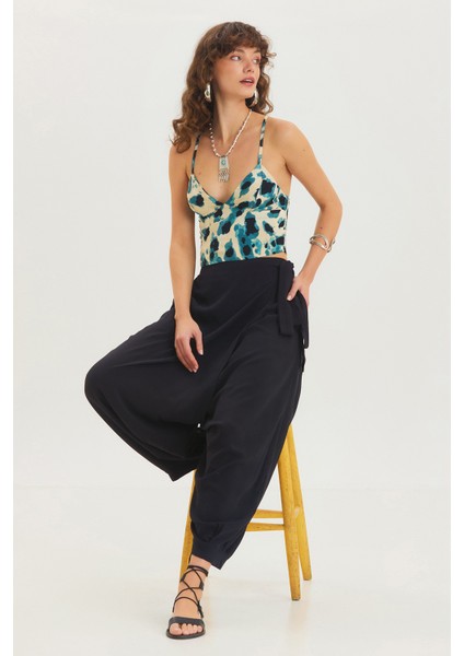 Desenli V Yaka Askılı Crop Top Mavi
