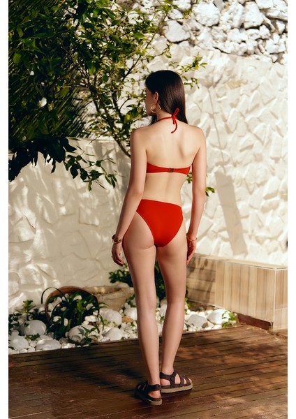 Burgu Detaylı Bikini Üstü