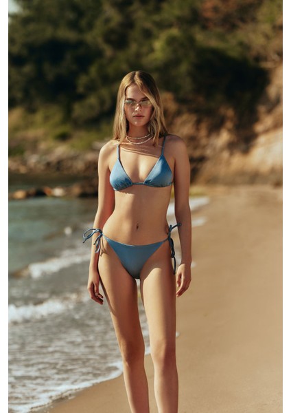 Üçgen Bikini Üstü