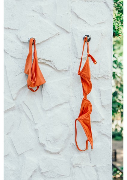Üçgen Bikini Altı