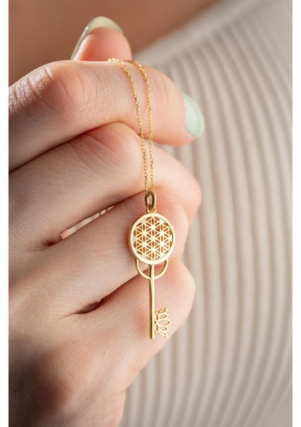 925 Ayar Gümüş Gold Kaplama Lotus Çiçeği Detaylı Anahtar Kolye