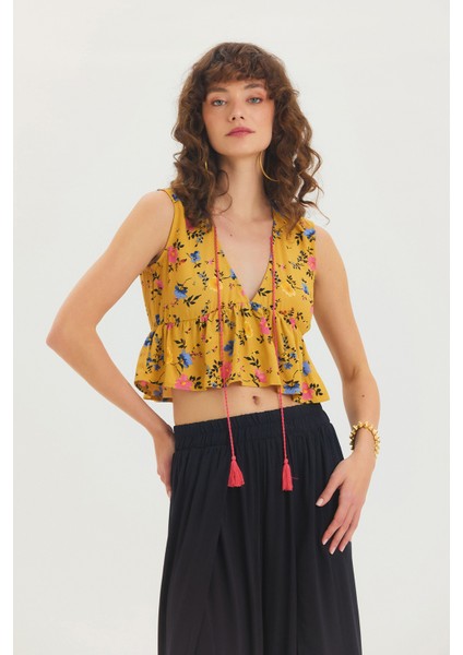 V Yaka Çiçek Desenli Crop Bluz Hardal