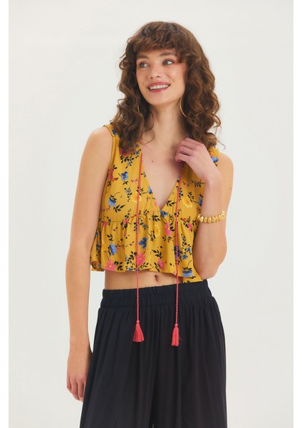 V Yaka Çiçek Desenli Crop Bluz Hardal