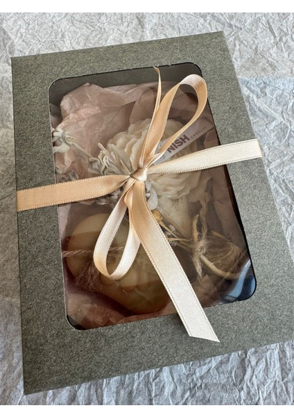 Doğal Şıklık Hediye Seti – Şakayık Mum, Zeytin Sabunu ve Kuru Çiçek Demeti fırsatları