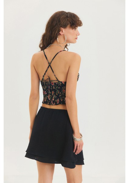 Desenli V Yaka Askılı Crop Top Siyah fırsatları