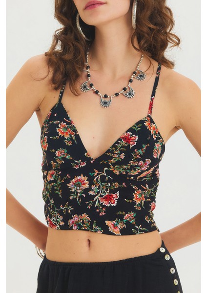 Desenli V Yaka Askılı Crop Top Siyah indirimleri