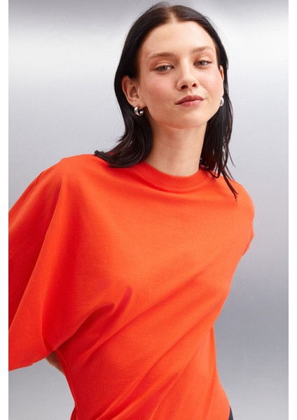 Katie Asimetrik Relaxed Kesim kısa Kollu Bisiklet Yaka Kırmızı T-Shirt indirimleri