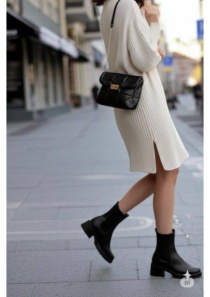 Kapitone Desenli Zincir Askılı Kilitlenebilir Kadın El ve Omuz Çantası