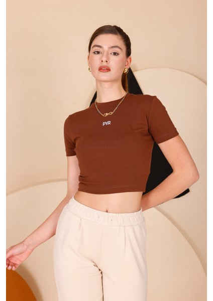 Kadın Kahverengi Bisiklet Yaka Crop T-Shirt - 169 fiyatları