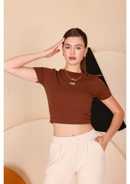 Kadın Kahverengi Bisiklet Yaka Crop T-Shirt - 169 modelleri