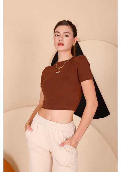 Kadın Kahverengi Bisiklet Yaka Crop T-Shirt - 169 fırsatları