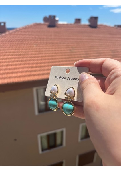 Mavi Taşlı Vintage Inci ve Gold Detaylı Çivi Küpe