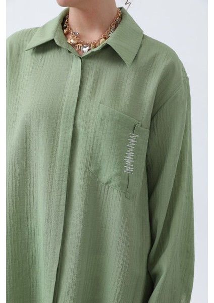 Kadin Tek Cep Nakiş Detayli Kendi̇nden Desenli̇ Kumaş Tuni̇k Gömlek modelleri