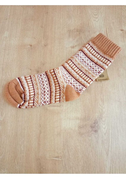 Havlulu Kışlık Yumuşak Sıcak Yılbaşı Motif Desenli Etnik Kadın Çorabı Pamuklu Kahve Beyaz Çorap