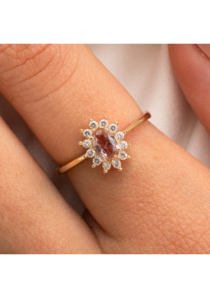 Gümüş Yüzük -Oval Kesim Zultanit Yan Zirkon Taşlı Modern 925 Ayar Gümüş Kadın Tektaş Yüzük-Hediyelik